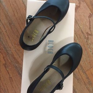 Bloch girls tap shoes size 13.5